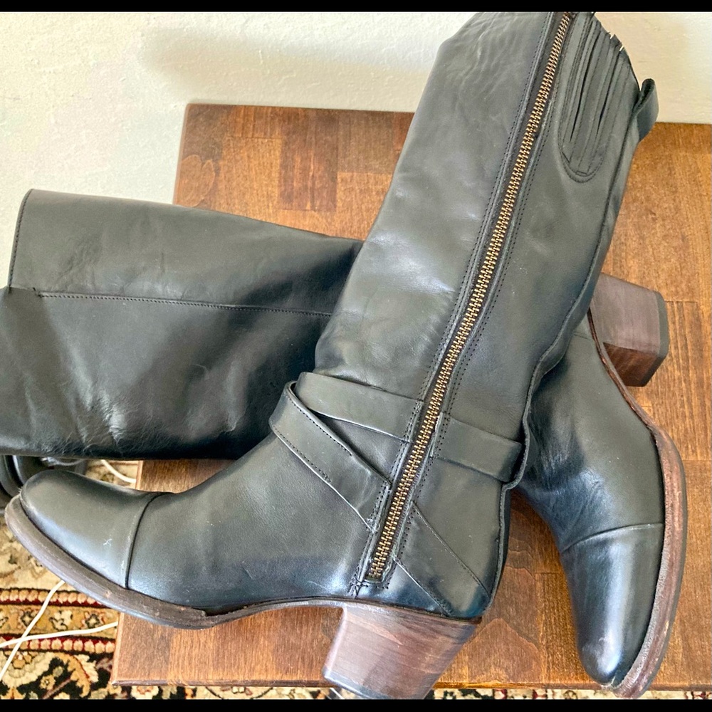 Sutro Footwear zip up boots